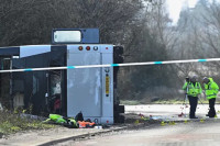 Prevrnuo se autobus u Engleskoj, povrijeđeno 54 ljudi