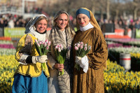 У Холандији обиљежен Национални дан тулипана, хиљаде људи бесплатно добило цвијеће