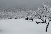 Sela odsječena, visina snijega 70 centimetara