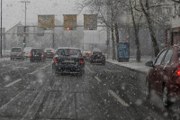 U Sloveniji se zbog snijega formirala kolona duga 55 kilometara, dijelovi Ljubljane bez struje