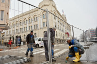 U centru grade pješačku platformu