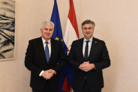 Човић с Пленковићем: Хрватска жели добре односе с БиХ