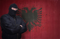 Енглеско насеље у страху од албанске банде "из пакла" VIDEO