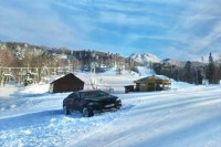 Детаљи дивљања BMW-ом на скијалишту: ММА борци брутално претукли спасиоце и дјевојку