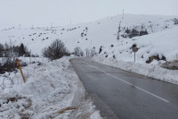 Zasniježen kolovoz u planinama, poledica i u nižim krajevima