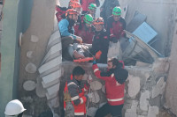 Спасилачки тим из Сарајева извукао мушкарца испод рушевина 80 часова  након земљотреса