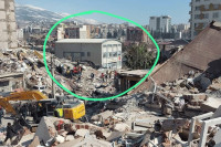 Шири се фотографија из Турске: Све срушено, једна зграда неоштећена