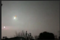 Aстероид експлодирао у Земљиној атмосфери: Очевици снимили спектал на небу VIDEO