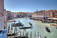 Ниска плима осушила канале у Венецији