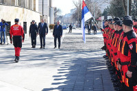 Спасиоци из Tурске свечано постројени испред палате Републике