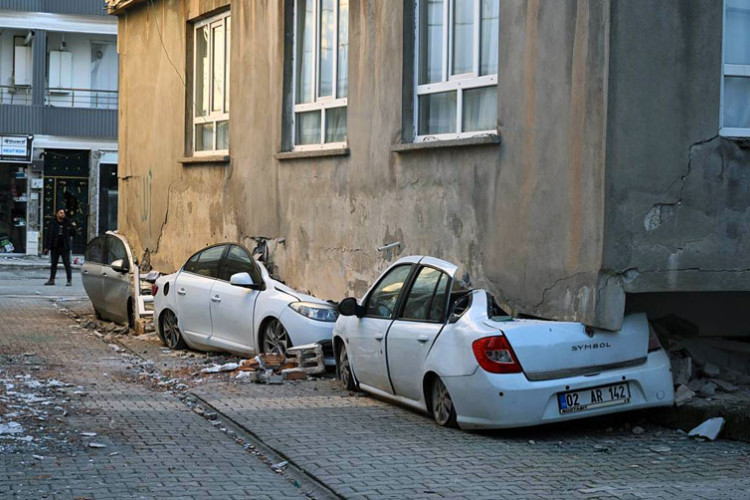 Zgrada u Turskoj “pojela” automobile