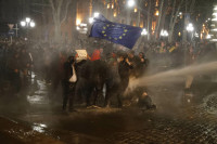 Vodenim topovima rastjeruju demonstrante: Haos u Gruziji zbog spornog zakona