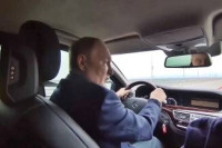 Putin došao na Krim automobilom kojim je sam upravljao