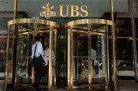 UBS traži garancije za preuzimanje Kredi Svisa