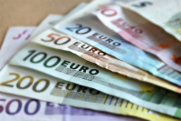 Просјечна плата у Хрватској у јануару 1.094 евра