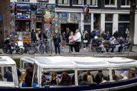 Amsterdam ne želi nepristojne britanske turiste