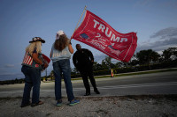 Pristalice Trampa okupile se ispred njegovog imanja Mar-a-Lago