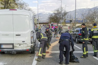 Страховит судар у Аустрији: Мотоциклиста ударио у комби возача из БиХ