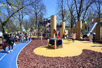 U banjalučkom parku „Mladen Stojanović" otvoreno je najveće dječije igralište