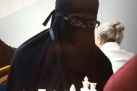 Prevarant iskoristio nikab, prerušio se u ženu i dominirao prvenstvom za žene