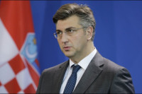 Хрватска влада повећала новчане казне за скандирање “За дом спремни”