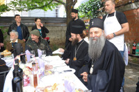 Patrijarh Porfirije na Vasršnjem ručku sa beskućnicima