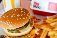 Више прелива, тостиране земичке: Мекдоналдс побољшава укус својих хамбургера