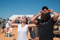 U australijskom gradiću okupilo se 20.000 ljudi da bi posmatrali potpuno pomračenje Sunca