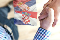 Hrvati žele da protjeraju riječ „zdravo“: „Previše je srpska“