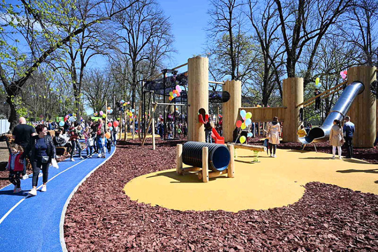 У бањалучком парку „Младен Стојановић" отворено је највеће дјечије игралиште