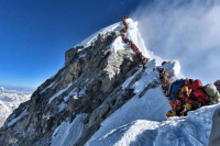 Amerikanac preminuo tokom uspona na Mont Everestu
