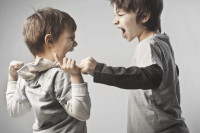 Агресија код дјеце – зашто се јавља и који знаци могу указати на њу