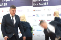 Predsjednik Milanović zamalo pao silazeći s bine