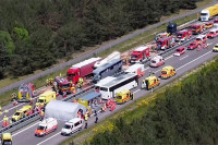 Njemačka: U sudaru autobusa i kamiona povrijeđeno 35 ljudi, šestoro teže