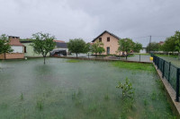 Poplavljena domaćinstva u Gračacu, zatražena pomoć i evakuacija građana