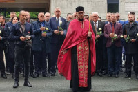 Pomen, voštanice i bijele ruže za stradale iz “Tuzlanske kolone”