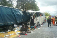Словачка: У судару аутобуса и камиона повријеђено 37 особа