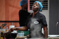 Žena u Lagosu postavila novi Ginisov rekord u non-stop kuvanju
