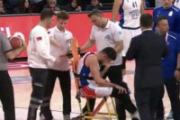 Teška povreda Vase Micića – u kolicima napustio teren!