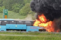 Zapalio se autobus iz Tuzle na autoputu u Hrvatskoj, spašeni putnici VIDEO