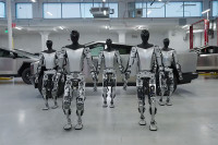 Хуманоидни робот Оптимус може ходати и радити једноставне задатке