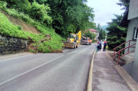Usljed obilne kiše u Srebrenici oštećeni putevi i jedna kuća