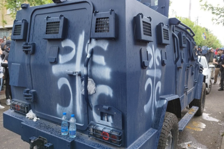 Vozilo tzv. kosovske policije