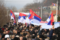 Ноћ на сјеверу протекла мирно, Срби настављају протесте