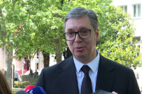 Vučić: Obešena lutka potvrđuje “diktatorsku prirodu vlasti”