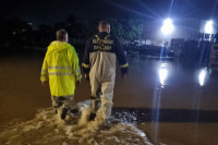 Prekinut saobraćaj na putu Prnjavor-Srbac zbog izlivanja vode