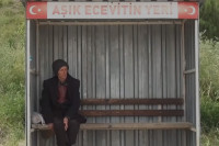 Турчин 24 године на аутобуској станици чека жену која га је оставила