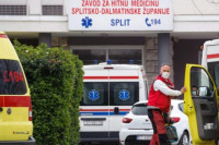 Пијани туриста у Хрватској прескакао ограду и замало погинуо: Шипка му пробила ногу