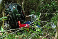 Auto sletio u kanjon Morače, povrijeđeno dvoje državljana Srbije