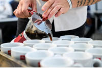 Кафа с млијеком у Далмацији постала скупља од порције доброг јела (FOTO)